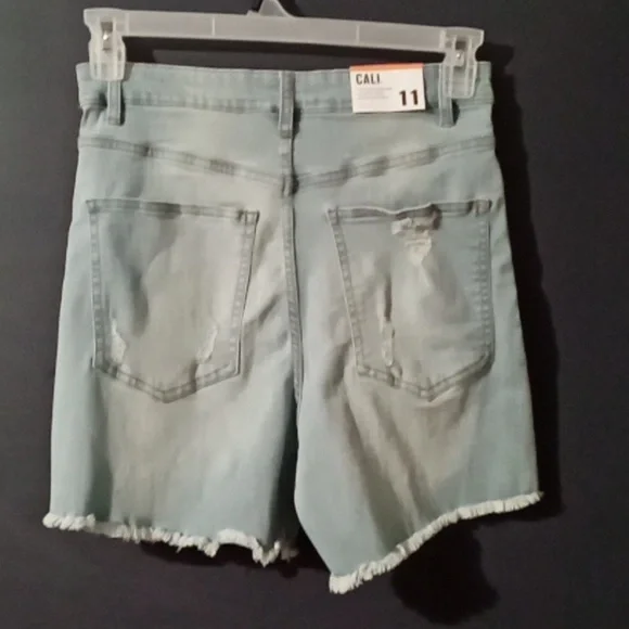 NWT Ultra High Rise Cali Light Blue Distressed Denim Shorts size 11 - Picture 3 of 7